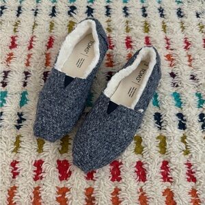 NWOT Tom’s Faux Fur Lined - Blue - Size 6